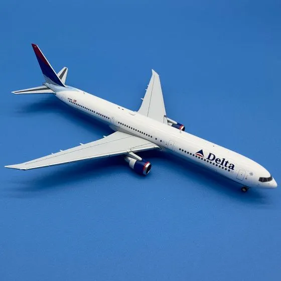Delta Air Lines Boeing 767-400ER “Colors in Motion” Die-Cast Model